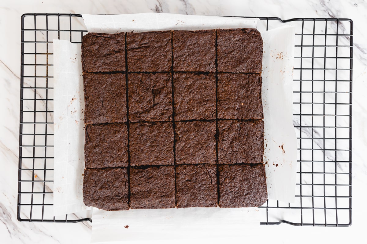 How to cut brownies