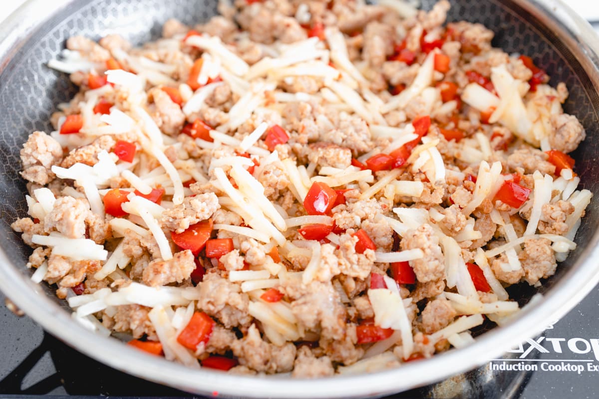Sausage mixture with bell pepper and hashbrowns
