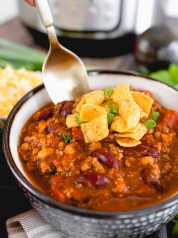 cropped-Instant-Pot-Chili_Devour-Dinner_-121.jpg