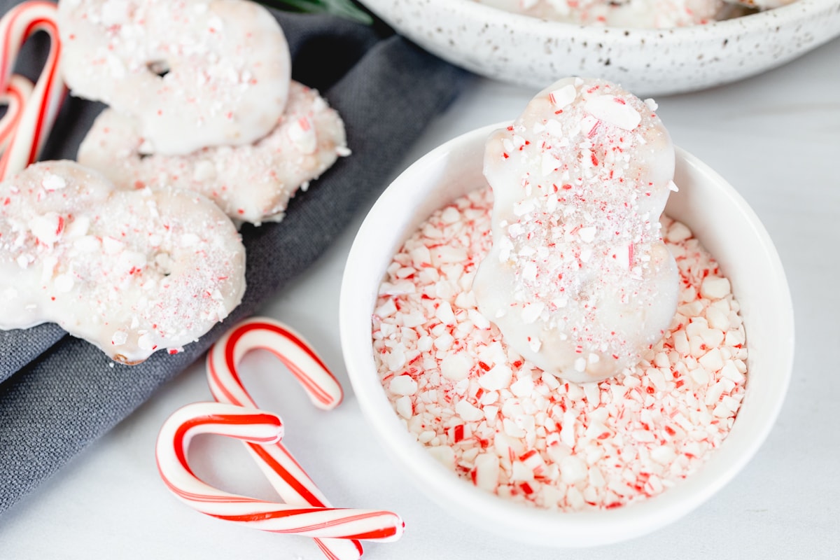 Peppermint Pretzel Crisps