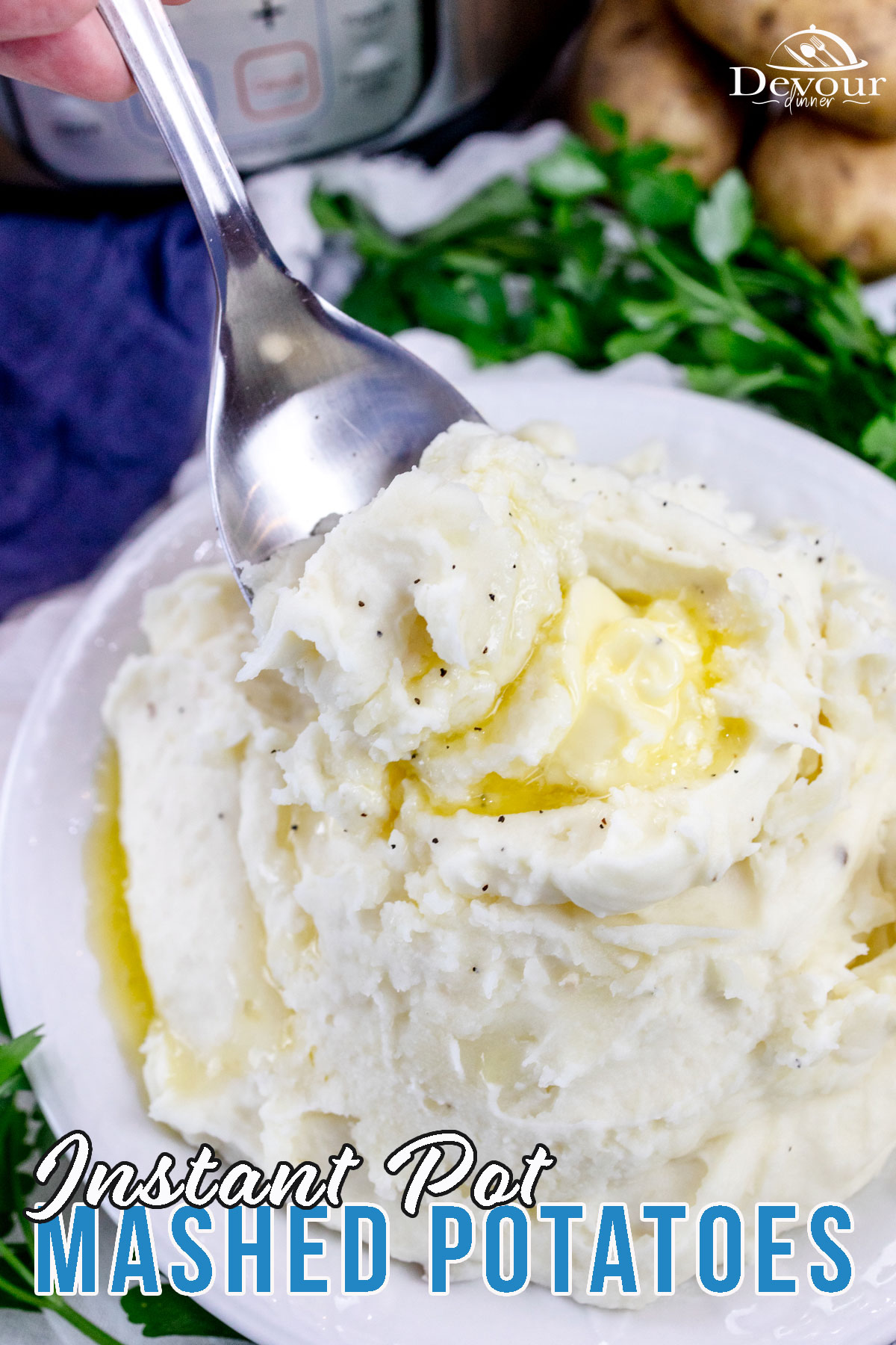These Instant Pot Mashed Potatoes will be on your table in less than half an hour! They're made super creamy, rich, and delicious with softened cream cheese, salted butter, and freshly minced garlic. It's such an easy recipe that you'll wonder why you didn't try it before.